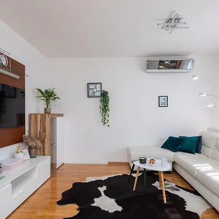 Apartman Location Split
